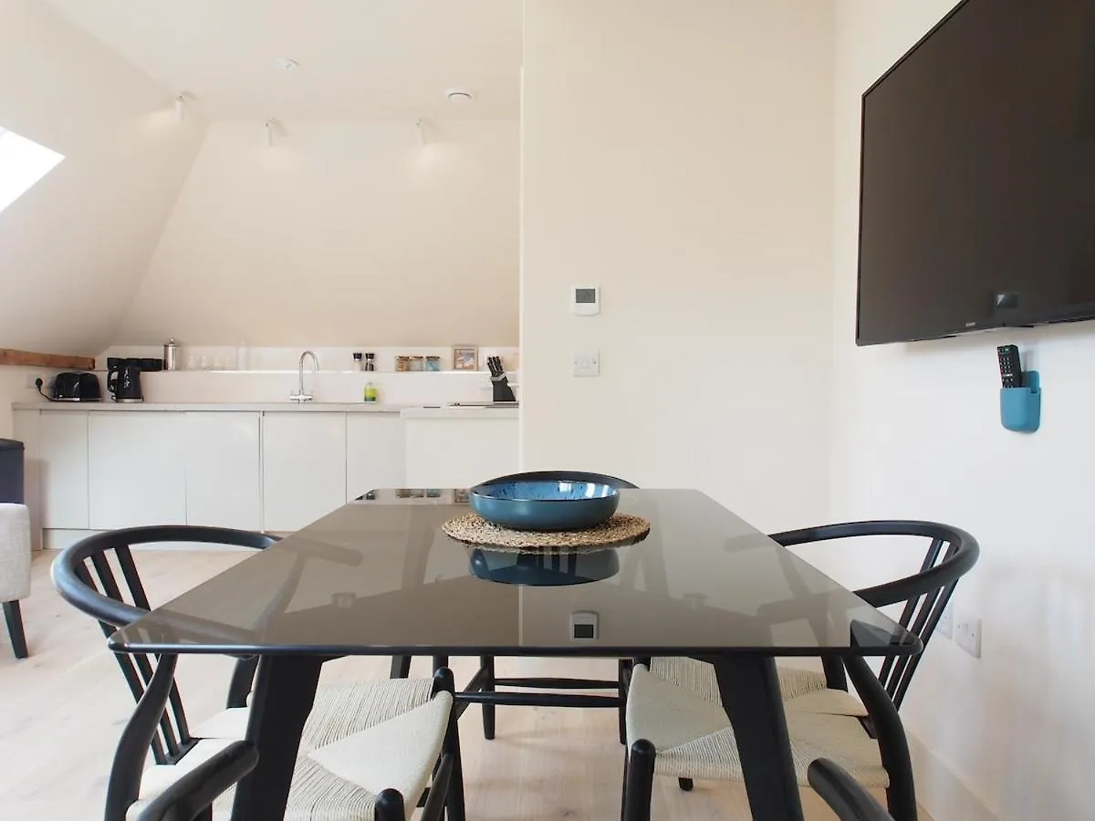 Bright & Airy Mezzanine Loft In Edinburgh - Flat 4, Elgin House Apartments 0*,  英国