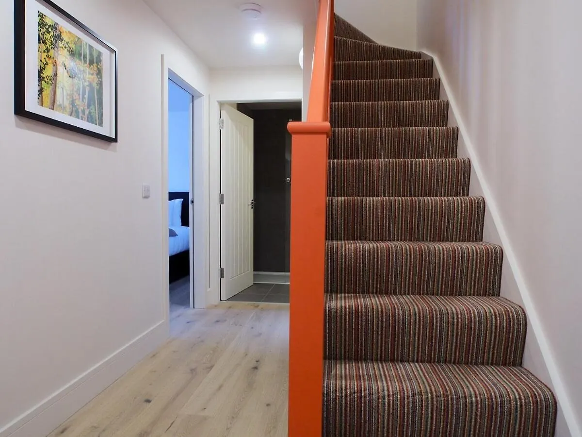 Bright & Airy Mezzanine Loft In Edinburgh - Flat 4, Elgin House Apartments