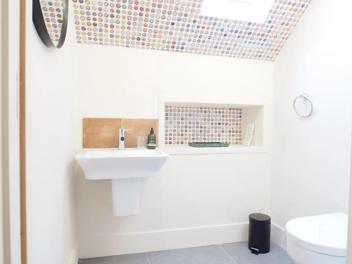 Bright & Airy Mezzanine Loft In Edinburgh - Flat 4, Elgin House Apartments