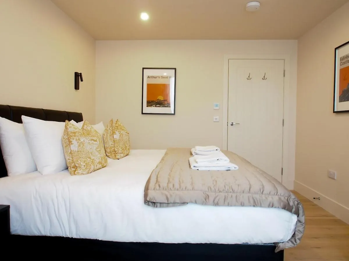 Bright & Airy Mezzanine Loft In Edinburgh - Flat 4, Elgin House Apartments